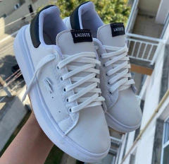 Tenis lacoste detalhe preto