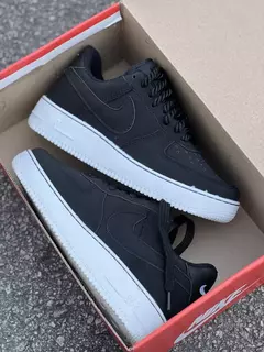 Nike black premium na internet