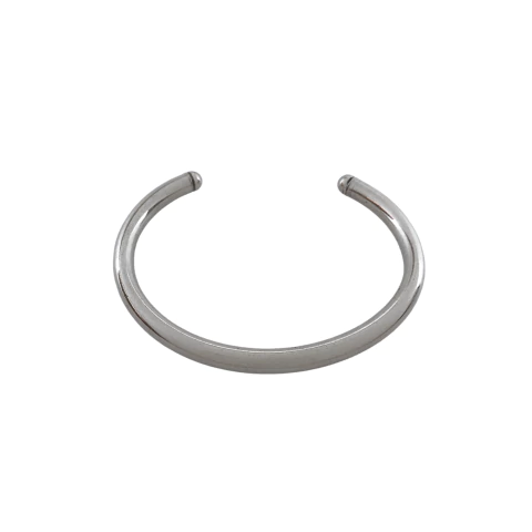 Pulseira liso com banho prata vintage, design clássico e ajuste confortável

