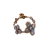 Bracelete sagrado com pérolas naturais e zircônias cravejadas, apresentando um design elegante e sofisticado.