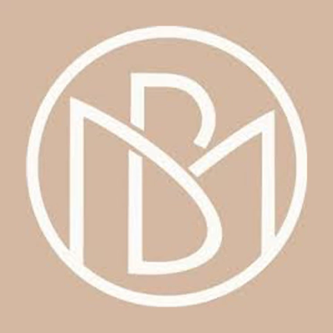 Marca 3 de Bela e Maquiada