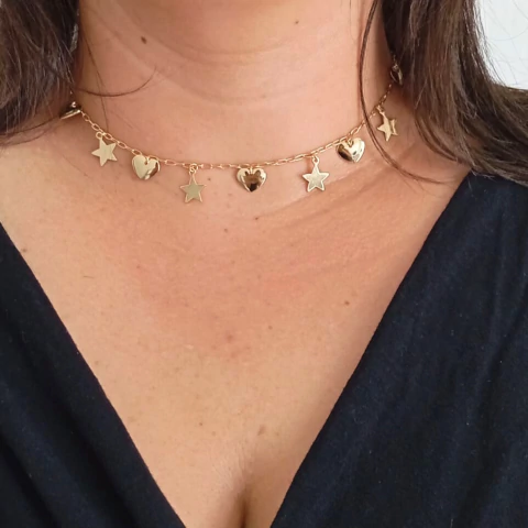 Choker com pingentes de coração e estrelas banhado a ouro 18k