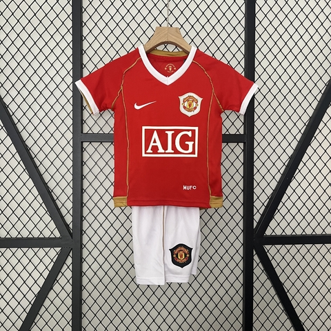 Camisa e Short Infantil Retrô Manchester United I 2006/07 Vermelho e Branco - Nike - comprar online