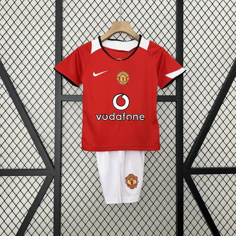 Camisa e Short Infantil Retrô Manchester United I 2005/06 Vermelho e Branco - Nike - comprar online