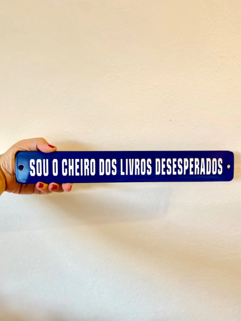 Sou o cheiro dos livros desesperados - comprar online