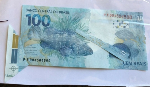 Cédula do Brasil - Grande erro de corte orelha -100 reais PF004504500 - Possui um corte causado ao abrir o envelope