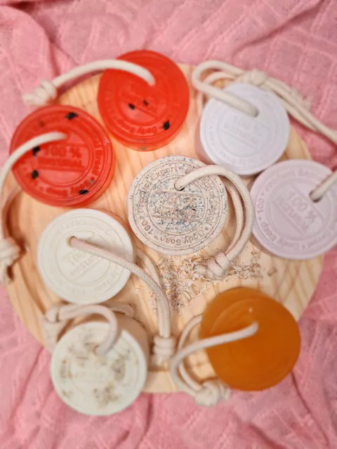 Sabonete artesanal redondo com barbante