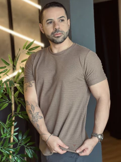 T-SHIRT TRICOT MÔNACO MARROM na internet