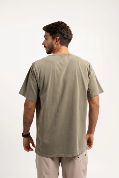 T-shirt Something Fine Verde Militar Stone - comprar online