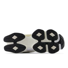 Imagem do Tênis New Balance 9060 Bege