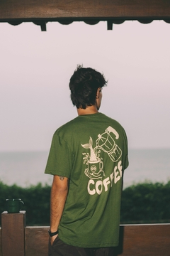 T-shirt Coffee Verde na internet