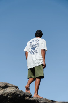 T-shirt Magical Forecast Off na internet