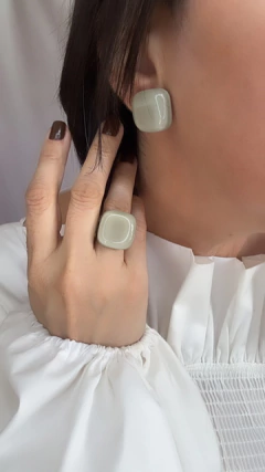 BRINCO CARMELA CINZA