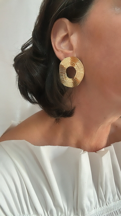 BRINCO CARMELITA DOURADO