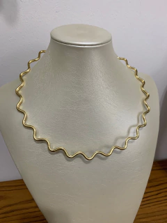 COLAR NEFERTITI EM ARO DOURADO - comprar online