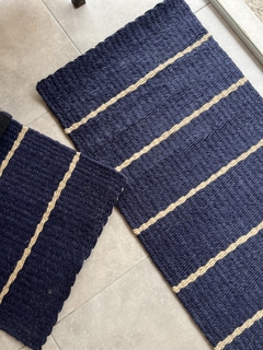 Alfombra de yute azul con rayas - comprar online