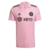 Camisa de futebol Inter Miami gênero Masculino temporada 2023 Messi. O escudo do clube está bordado no peito, junto ao logo da Adidas e ao patrocínio da Qatar Airways. As três listras da marca aparecem nas laterais, em preto.  O tecido é 100% poliéster, l