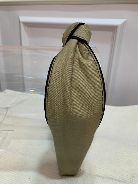 TIARA CAQUI COM VIES PRETO