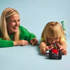 Trator agrícola vermelho com reboque e ovelhas (Lego City) na internet