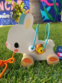 Coelho de Puxar com Looping Aramado Janod - comprar online