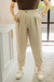 Calça Cenoura Vivian na internet
