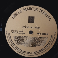 LP Frevo ao Vivo Gravado no Teatro Santa Isabel, no Recife (1975) - PART. ZÉLIA BARBOSA - Sebo Casa Laranja