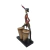 Escultura musico tocando tambor resina decorativa exclusivo - comprar online