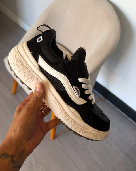 TÊNIS ULTRARANGE PRETO
