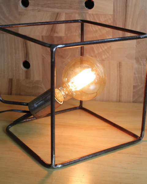 LUMINÁRIA DE MESA INDUSTRIAL ABAJUR CUBO - comprar online