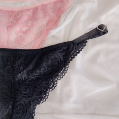 Imagen de Tangas less Violetas