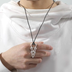 Colar masculino regulável trés triângulos aço inox