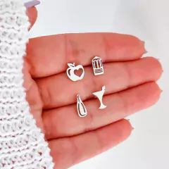 Brinco Maçã Com Castelo Ou Vinho Com taça em Aço Inox prata