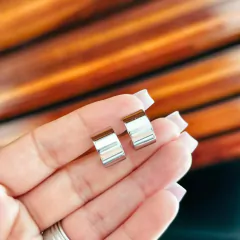 Brinco Argola Curva Chapa P Aço Inox Prata Ref.1153