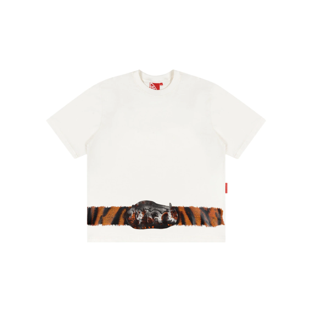 Camiseta "Cinto de Caça" Off White - Mad Enlatados