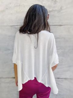 Remera Atenea Blanca en internet