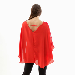 Vista trasera de una blusa roja Erea, con un diseño elegante y espalda descubierta.
