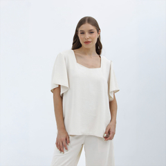 Blusa Nalani de color blanco con mangas amplias y escote cuadrado, presentada en un fondo blanco.