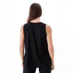 Musculosa Sage negra vista trasera, sin mangas, con un diseño sencillo y moderno.
