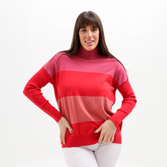 Polera Rina de colores rojo y rosa con cuello alto, modelo femenino sonriendo frente a un fondo blanco.