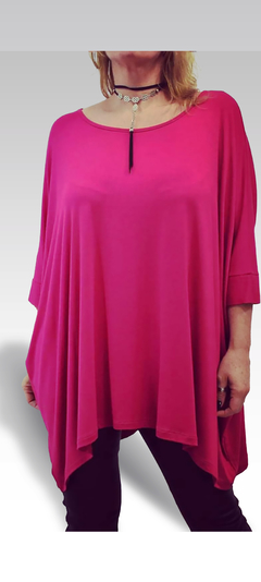 Remerón Alma Largo de color rosa, con corte amplio y mangas largas, presentado por una modelo.