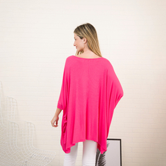 Remerón Alma morley color fucsia visto desde atrás, con mangas largas y un diseño holgado.