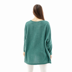 Remerón Sonia en color verde, visto desde atrás, con un diseño amplio y cómodo.