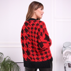Saco Guayra de color rojo con diseño en negro, visto desde atrás, ideal para el invierno.