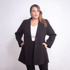 Saco negro Maribel de mujer con botones y bolsillos, estilo clásico y elegante