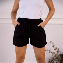 Shorts negros con cintura elástica y bolsillos, modelo Short Zinnia.