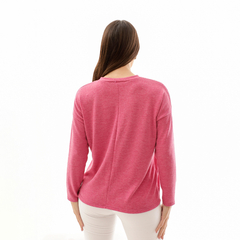 Vista trasera de un sweater rosa Catalina, con mangas largas y un diseño sencillo.