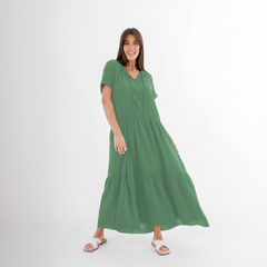 Vestido Gaier de color verde, con mangas cortas y corte maxi, presentado por una modelo en un fondo blanco.