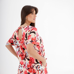 Vestido Luna con estampado floral en tonos rojos y azules, visto desde atrás.