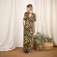 Vestido Luna de estampado de leopardo visto desde atrás, con detalle de escote en la parte superior.