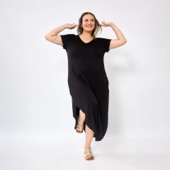 Vestido Moana negro midi con escote V, mangas cortas y detalle asimétrico en lateral